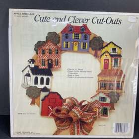 Demis 085753086037 Vtg Apple Tree Lane Wood Wreath 11 Inch Cute And Clever Cut-outs Nos Houses