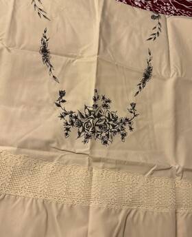 7601 Tri-chem Vintage New 68x88 Inch Tea Roses And Violets With 3 Lace Tablecloth