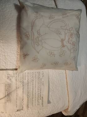 8977 Tri-chem Vintage Nos Charming Pussycat Pillow Ready To Paint 14 Inch X14