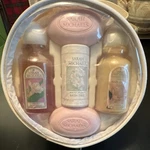 Vtg 90 Sarah Michaels Bath Set Freesia & White Flower Unopened Zip Case. Fixed Price $9.99.