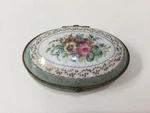 Antique Serves Giulia Mangani Objets D'art Mon Hennus Porcelain Oval Trinket Box. Fixed Price $149.99.