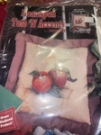 Nos 1994 Bernat Country Apples Homespun Tole 'n Accents Pillow Kit 16" X. Fixed Price $15.00.