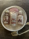 Sarah Michaels Rose Mist Bath Gift Set Travel Ensemble Round Case Soap Vintage. Fixed Price $13.00.
