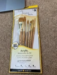 New! Simply Simmons Studio 6 Gold Taklon Synthetic Brushes: Acryl/watercolor/oil. Fixed Price $7.50.